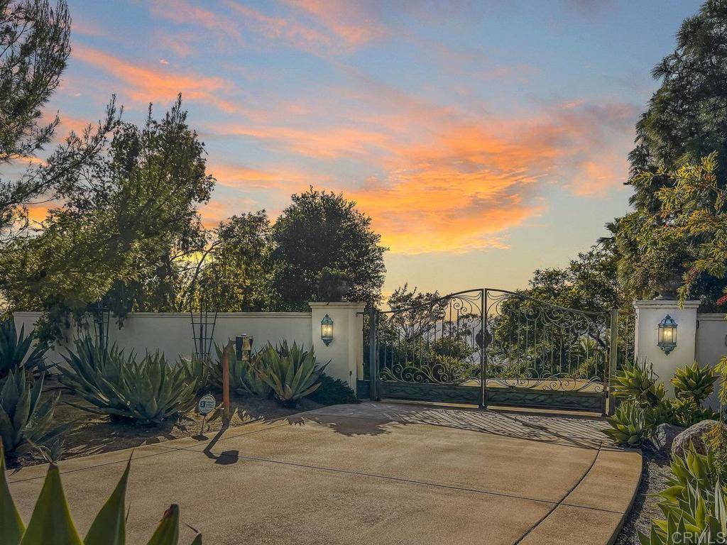 Valley Center, CA 92082,31581 Larga Vista
