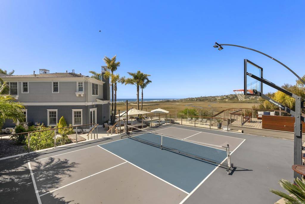 Solana Beach, CA 92075,210 Gibson Pt