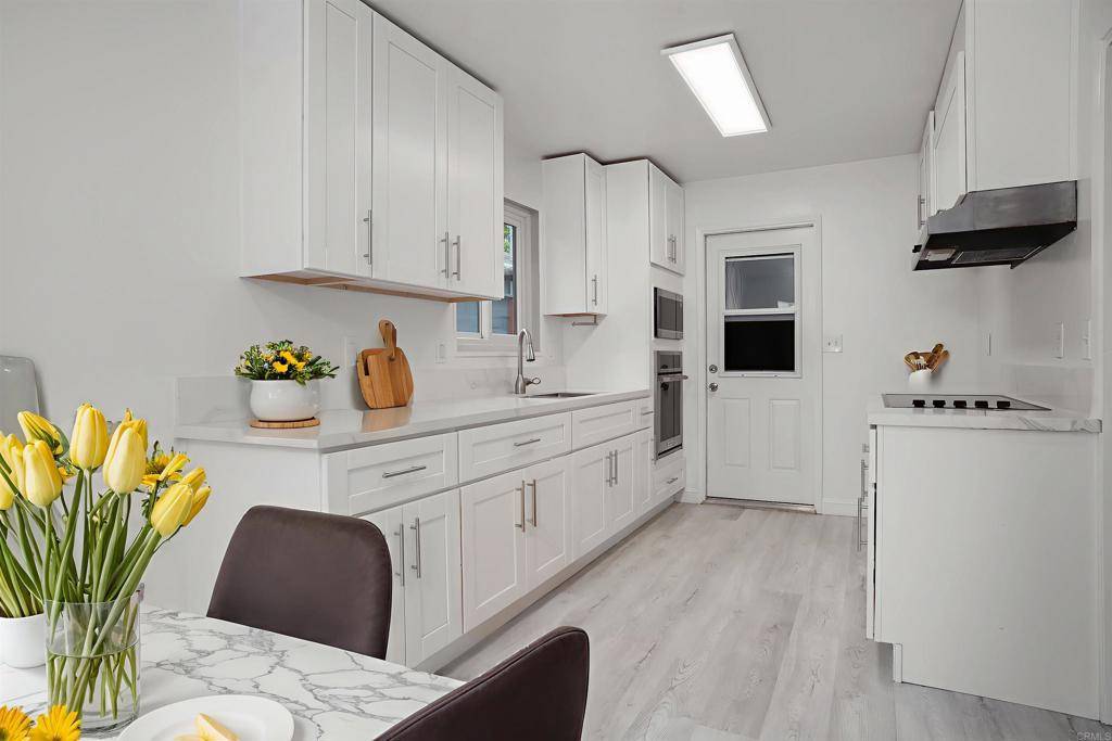 San Diego, CA 92117,5545 Diane AVE