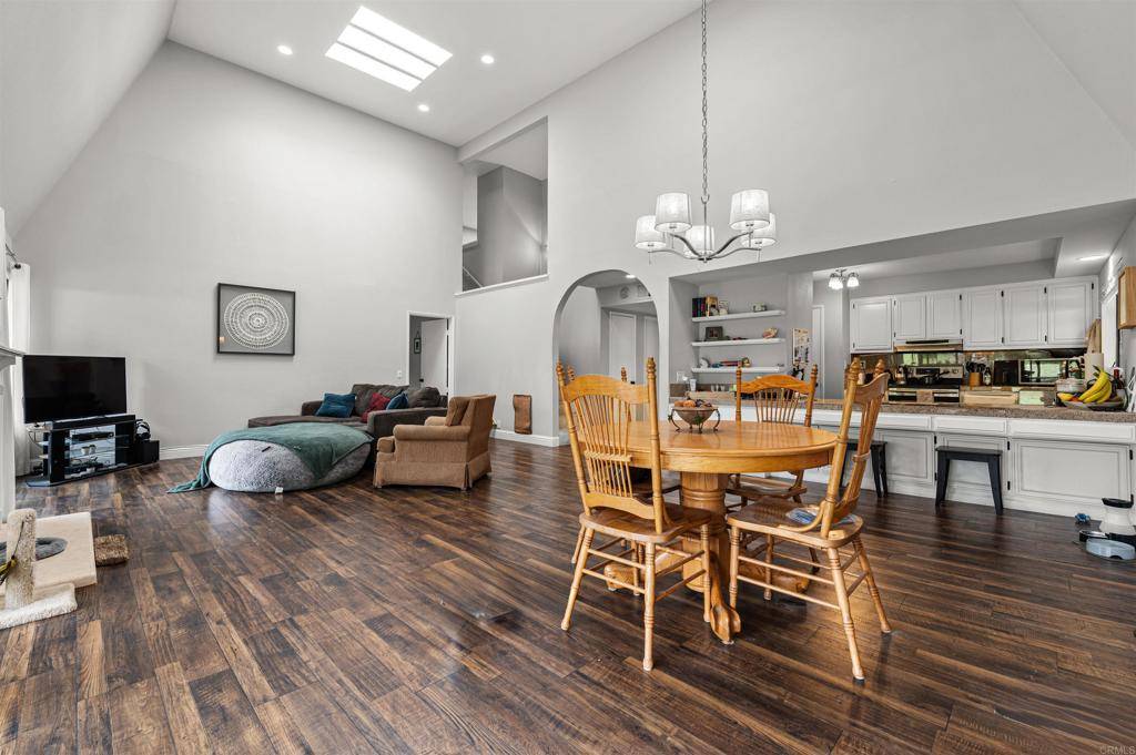 Carlsbad, CA 92009,2537 Navarra DR #9B