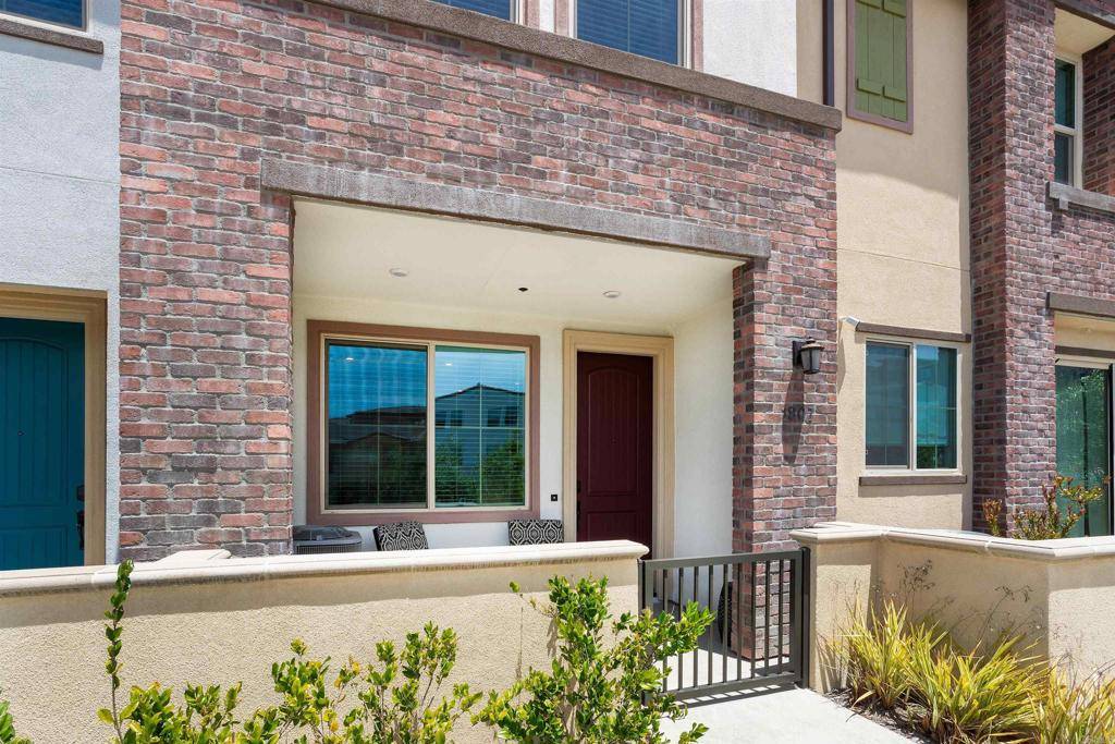 Oceanside, CA 92056,1807 Mesquite WAY