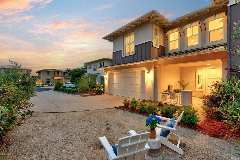Encinitas, CA 92024,939 Moonstone CT