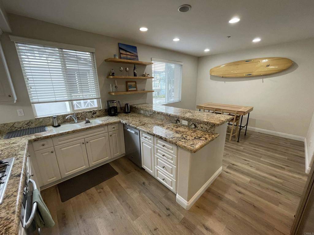San Diego, CA 92117,3042 Beachwood Bluff Way