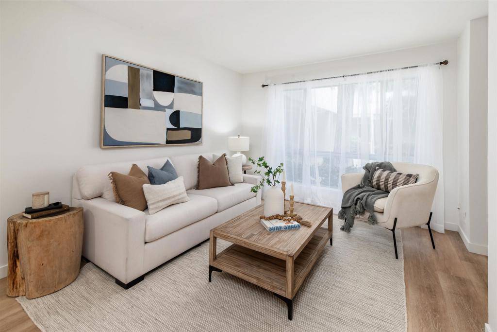 Del Mar, CA 92014,13754 Mango DR #111