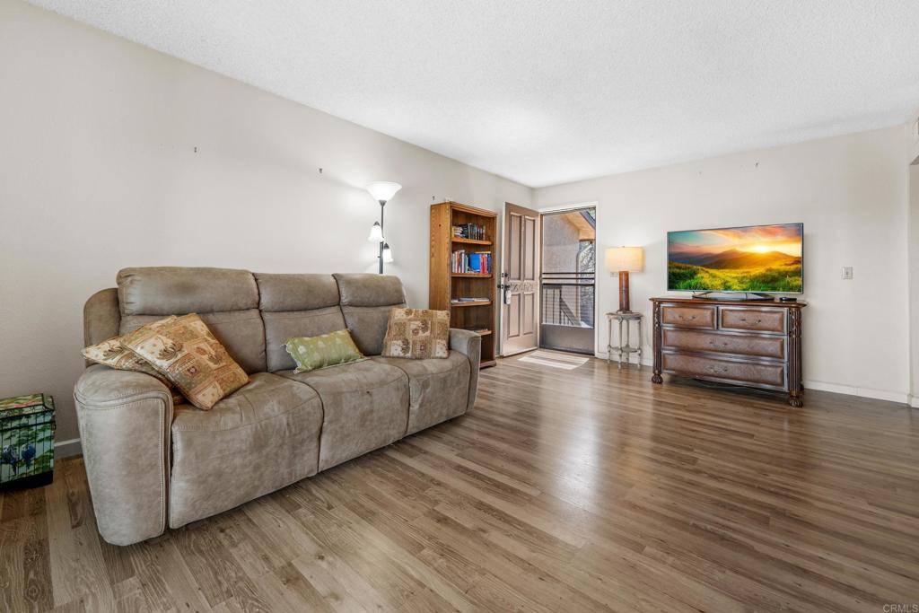 San Diego, CA 92120,5111 Fontaine ST #212