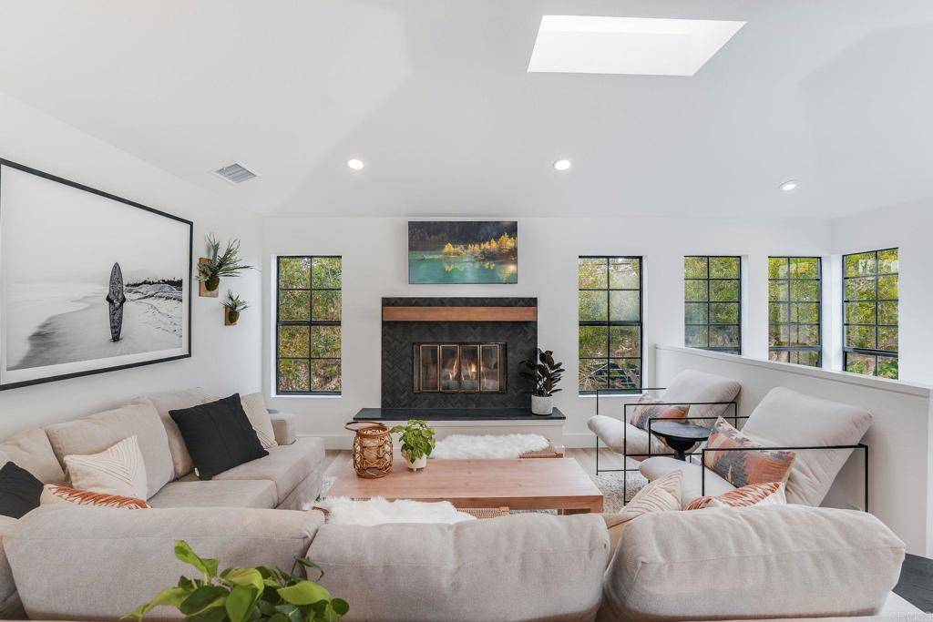 Solana Beach, CA 92075,141 N Acacia