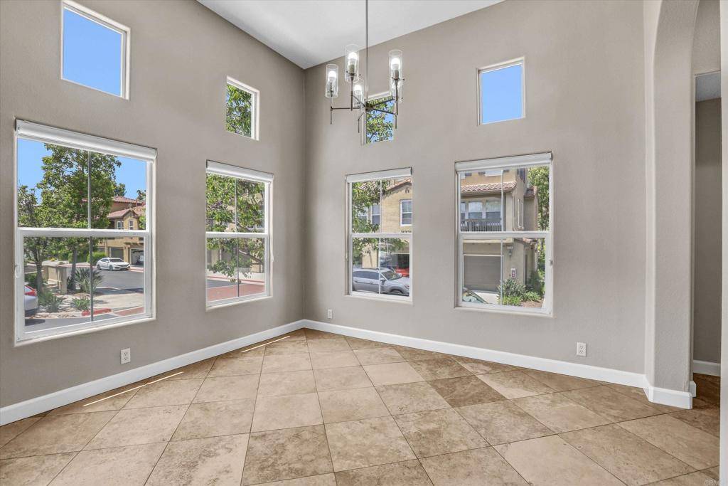 San Diego, CA 92129,13325 Via Tresca #7