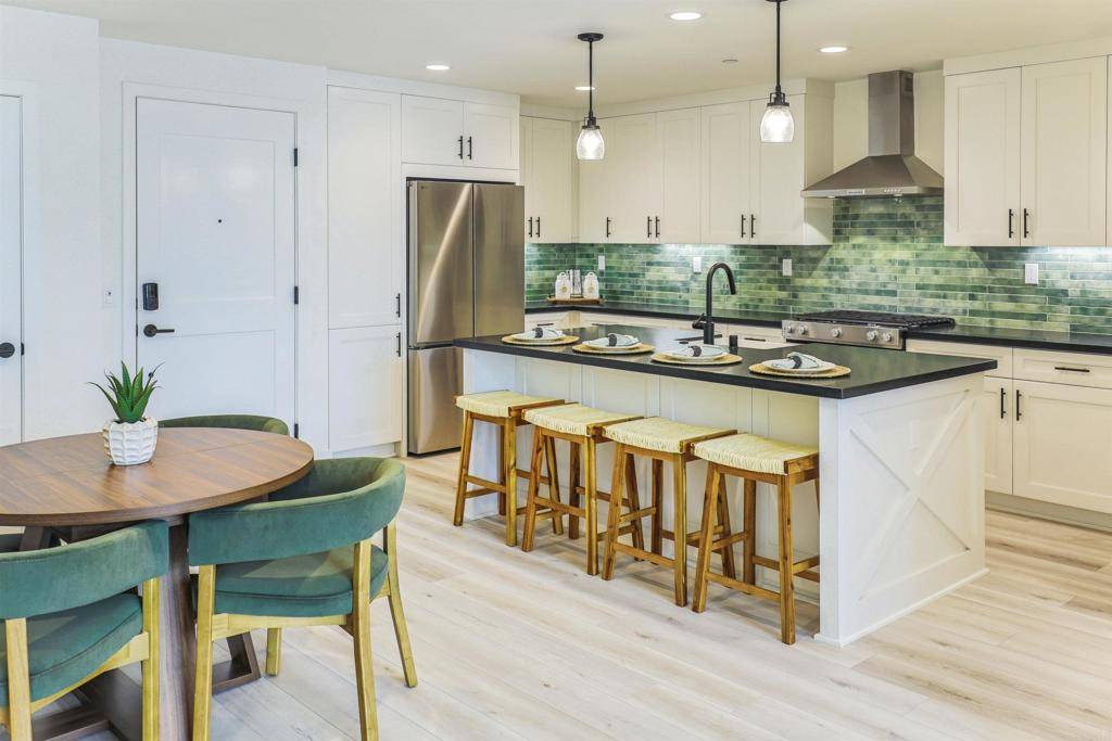 Encinitas, CA 92024,1500 Livorno PL #207