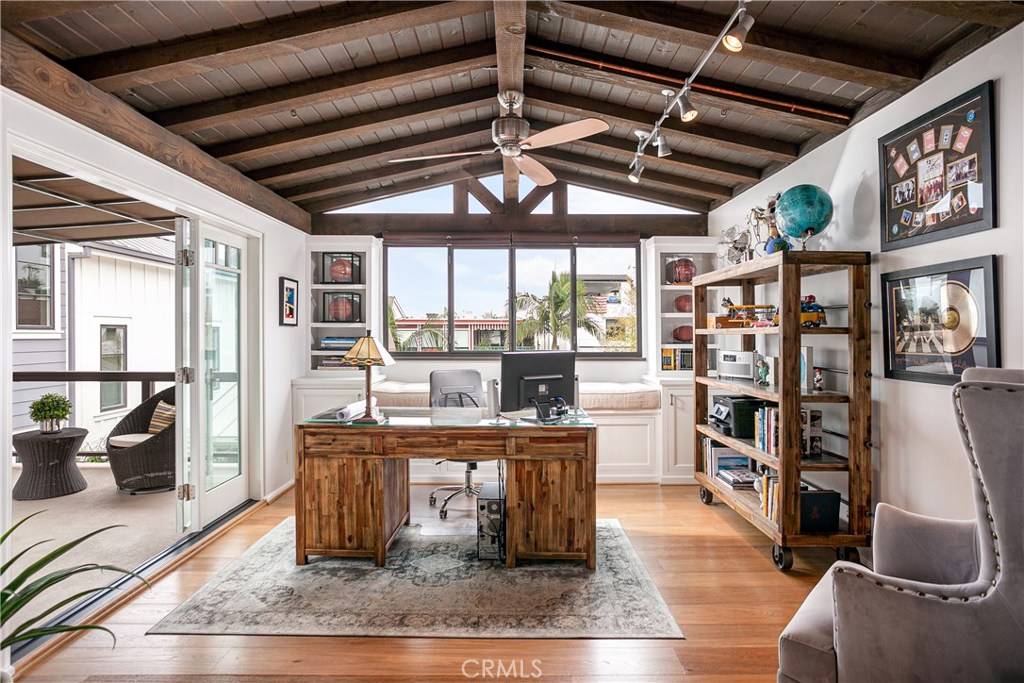 Corona Del Mar, CA 92625,214 Marguerite AVE