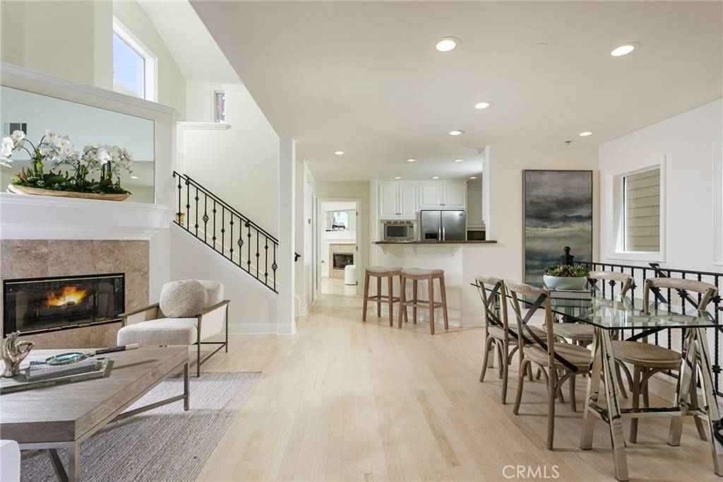 Corona Del Mar, CA 92625,423 Marigold AVE #2