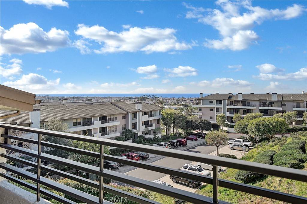 Newport Beach, CA 92663,260 Cagney LN #308