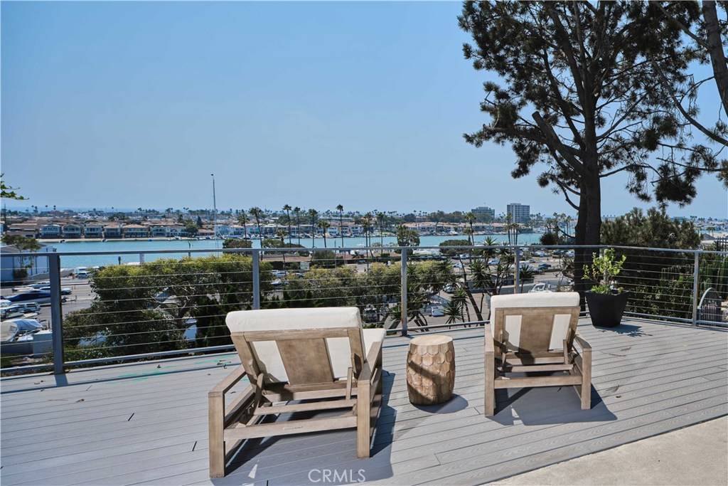 Newport Beach, CA 92663,2215 Cliff DR