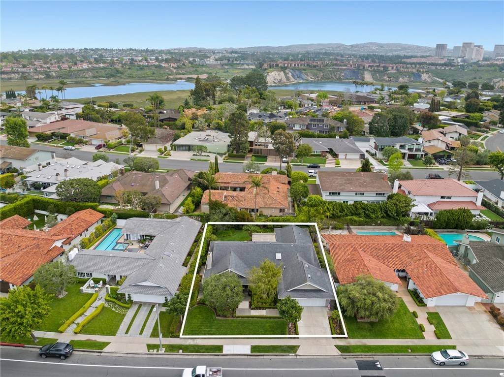 Newport Beach, CA 92660,1418 Santiago DR