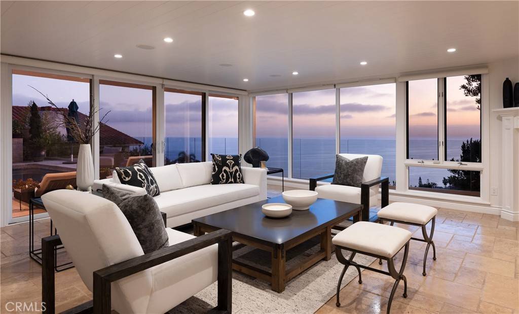 Laguna Beach, CA 92651,790 Nyes PL