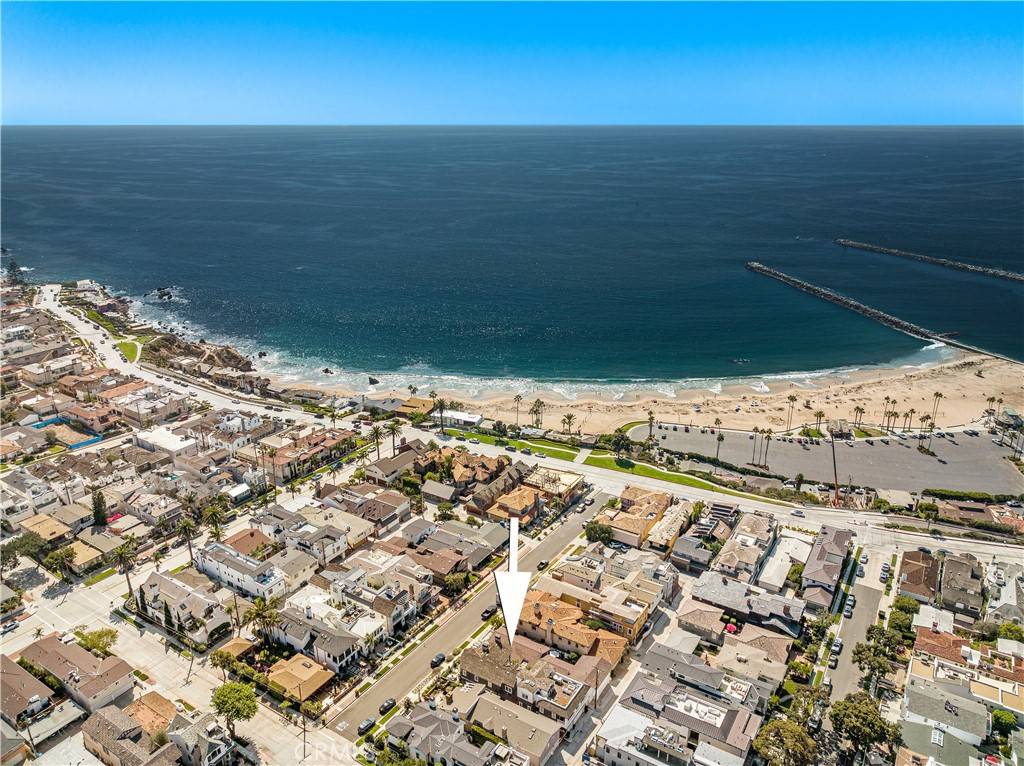 Corona Del Mar, CA 92625,221 Larkspur AVE