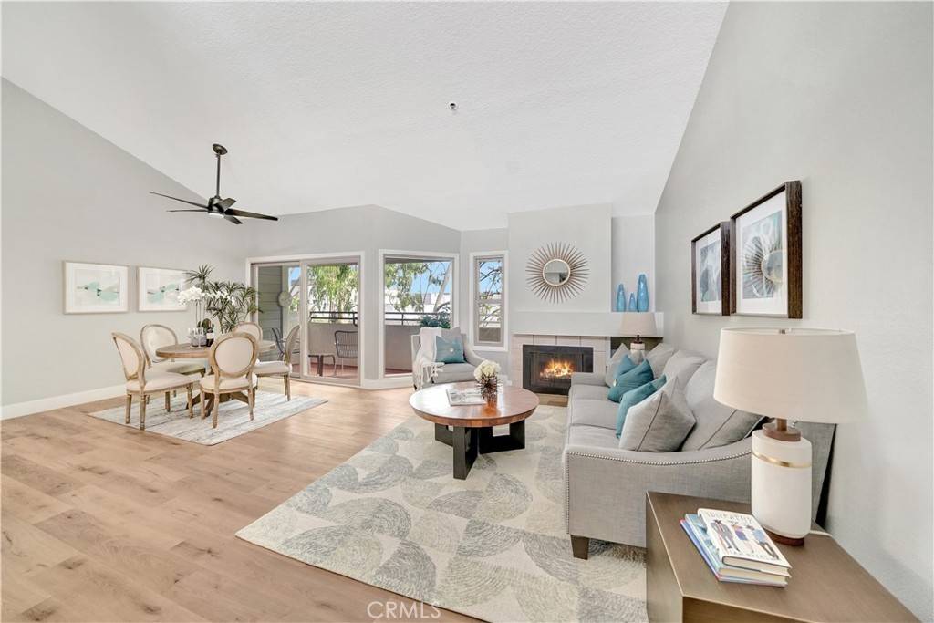 Newport Beach, CA 92663,260 Cagney LN #302