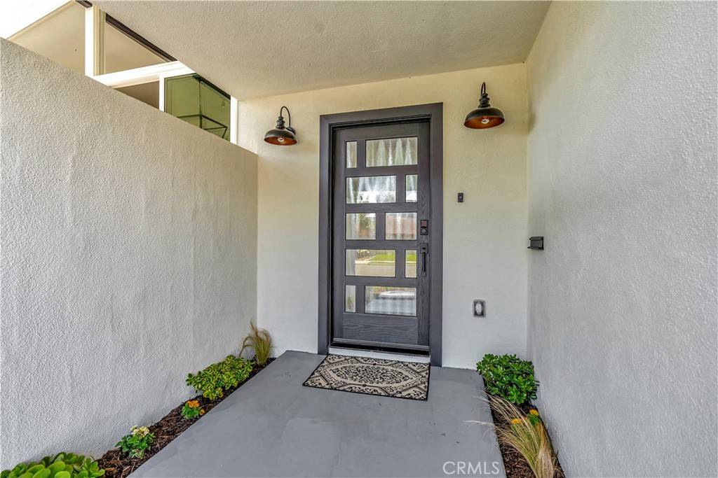 Huntington Beach, CA 92647,17421 Alta Vista CIR