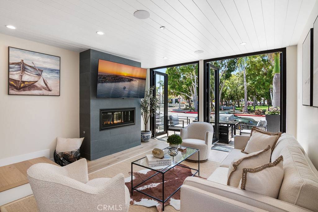 Newport Beach, CA 92661,326 L ST