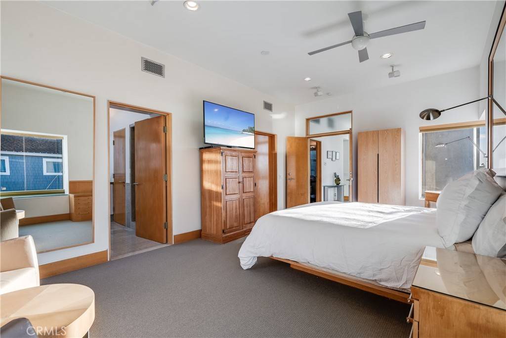Newport Beach, CA 92662,512 S Bay Front