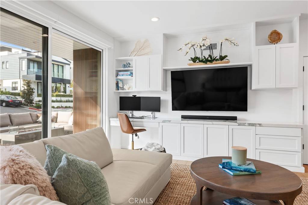 Corona Del Mar, CA 92625,520 Iris AVE