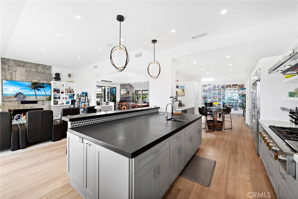 Newport Beach, CA 92660,17 Monaco
