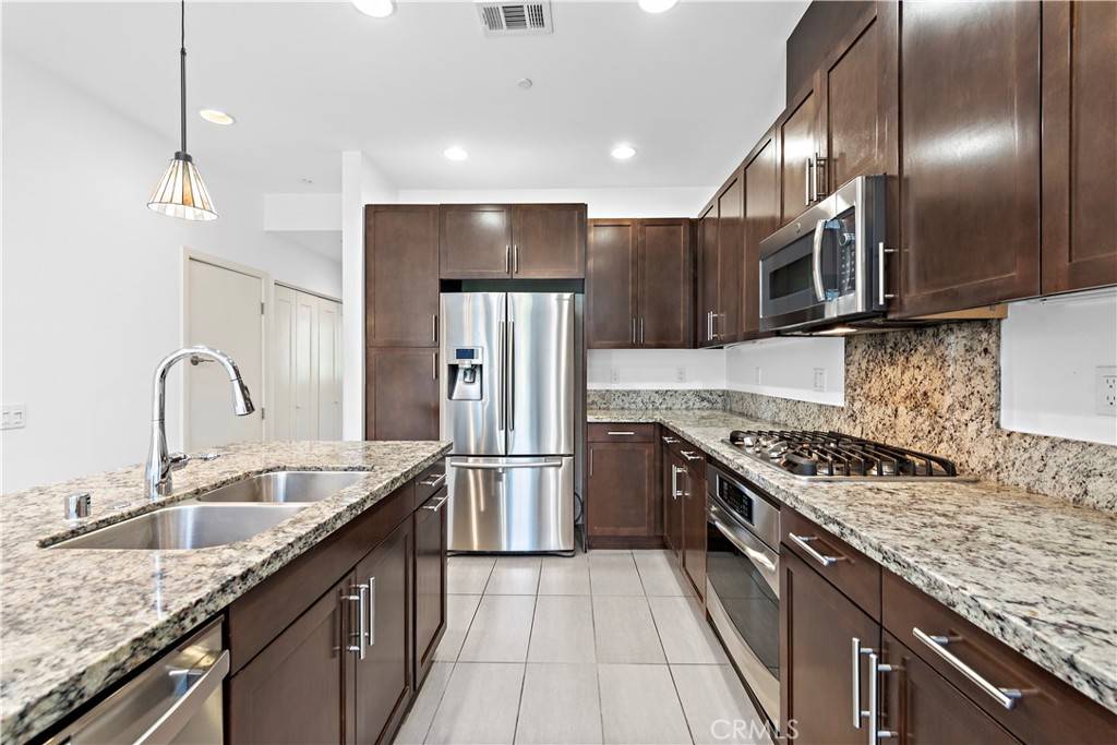 Irvine, CA 92612,37 Soho