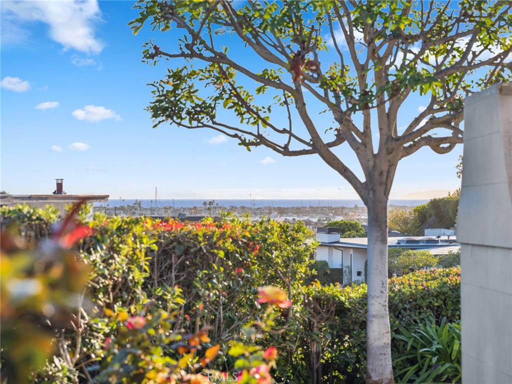 Corona Del Mar, CA 92625,707 Malabar DR