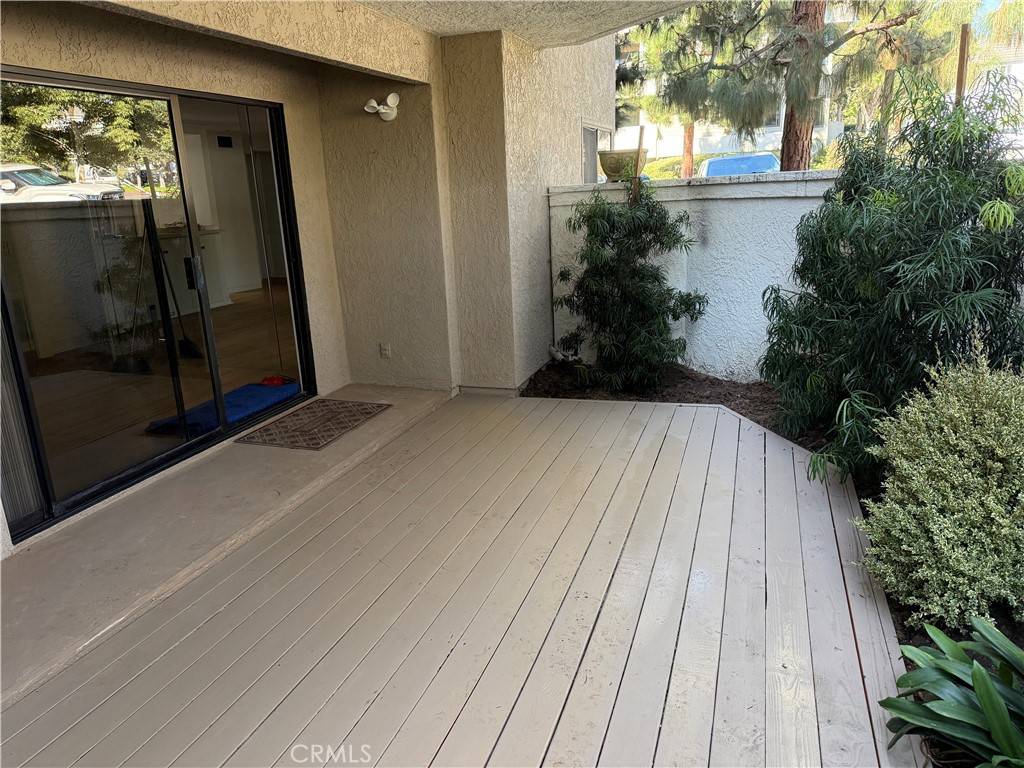 Newport Beach, CA 92663,950 Cagney LN #106