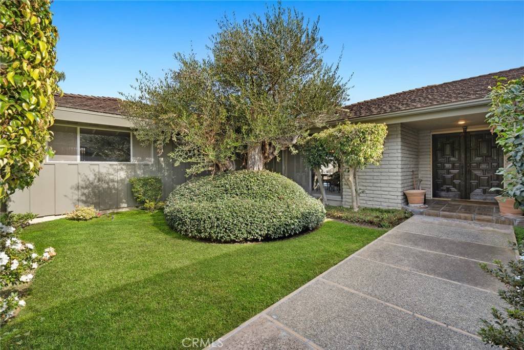 Newport Beach, CA 92660,1056 Santiago DR