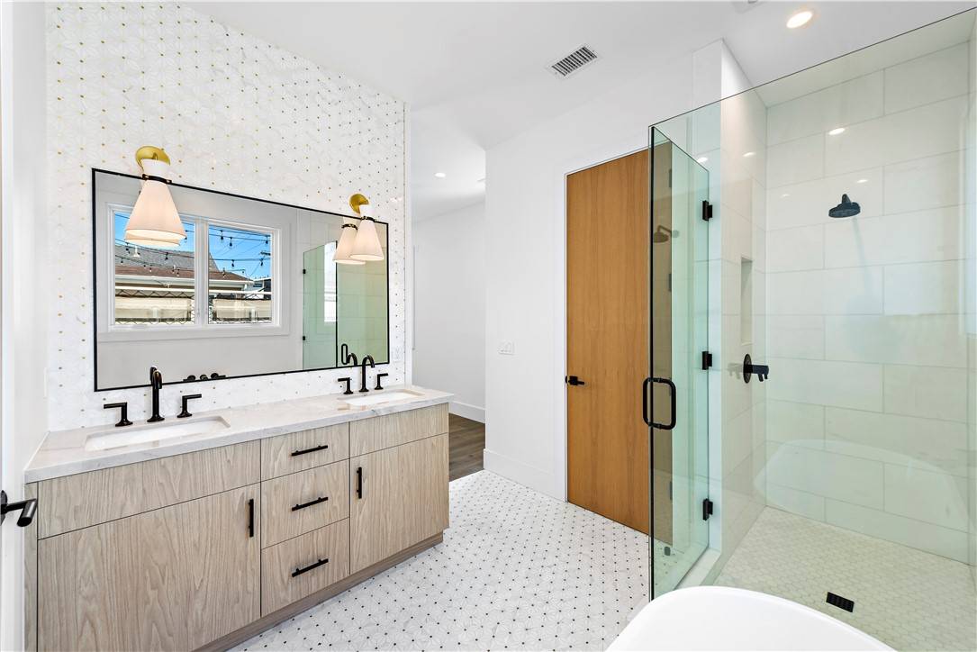 515 1/2 Jasmine Ave Corona Del Mar, CA 92625