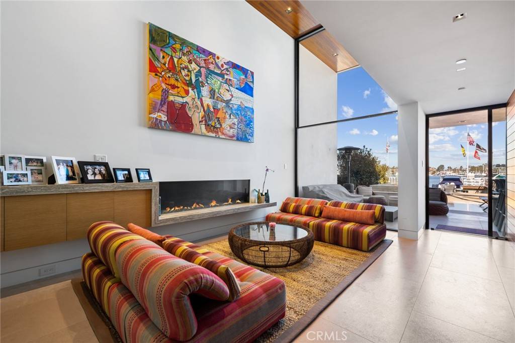 Newport Beach, CA 92661,1509 E Bay AVE