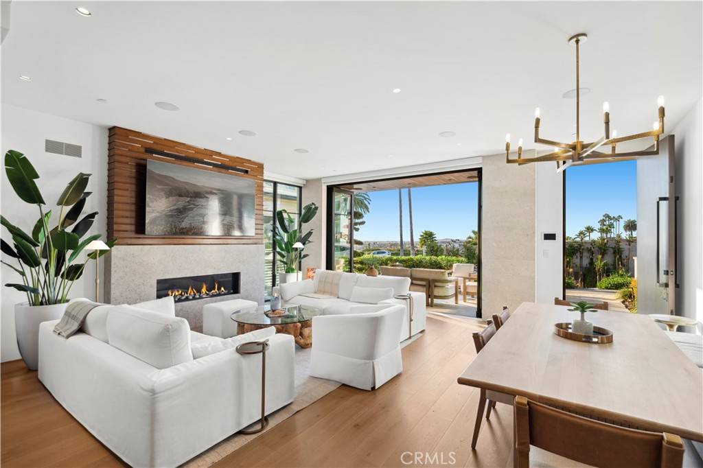 Corona Del Mar, CA 92625,212 Goldenrod AVE