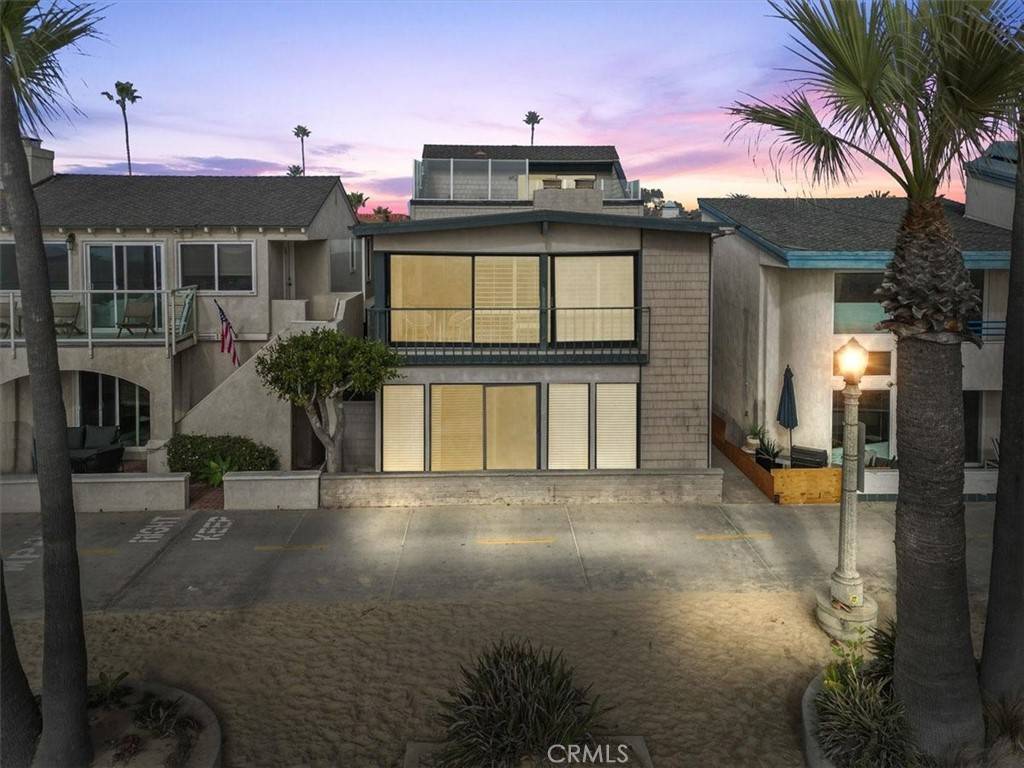 Newport Beach, CA 92663,1510 W Oceanfront