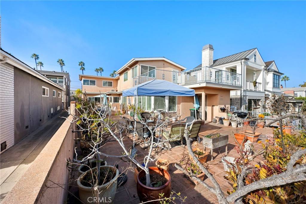 Corona Del Mar, CA 92625,309 Heliotrope AVE