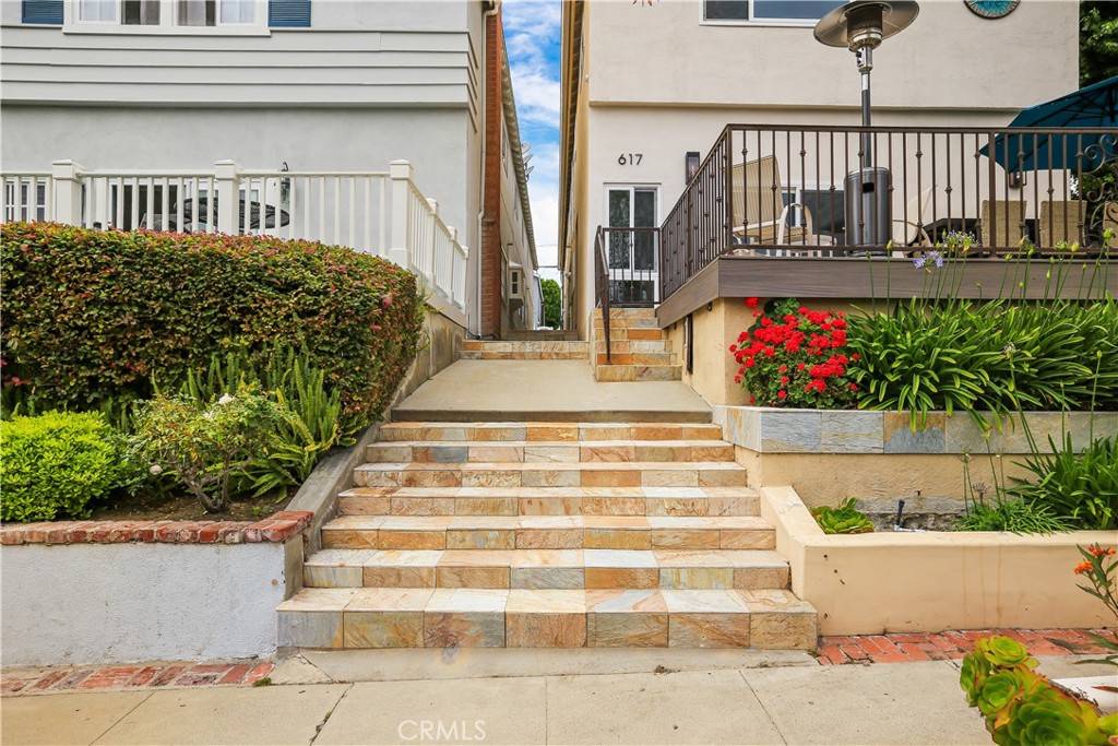 Corona Del Mar, CA 92625,617 Iris AVE #A