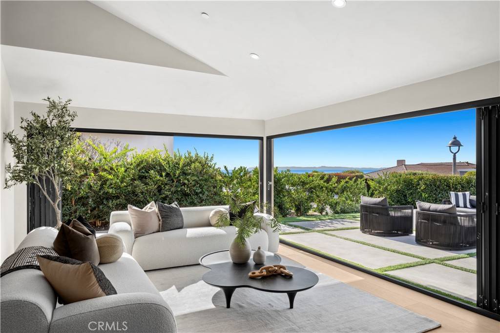 Corona Del Mar, CA 92625,1120 White Sails WAY