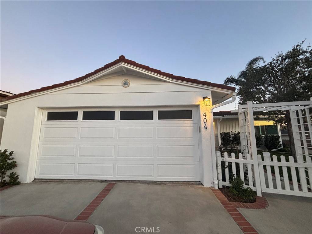 Corona Del Mar, CA 92625,404 Serra DR