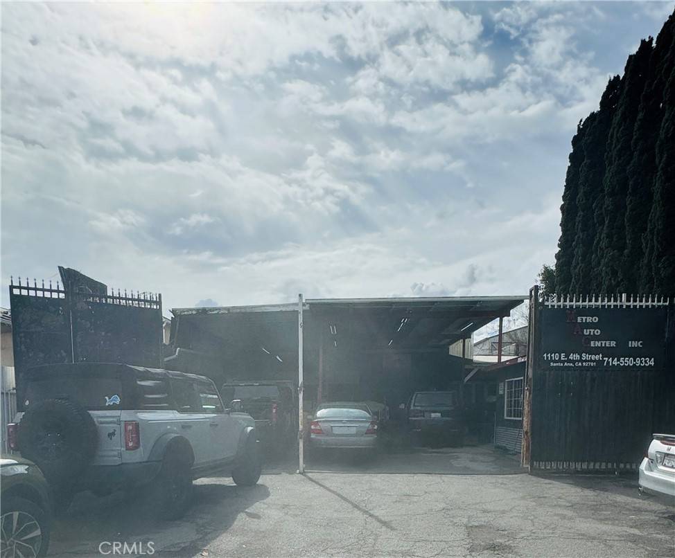 Santa Ana, CA 92701,1110 E 4th ST