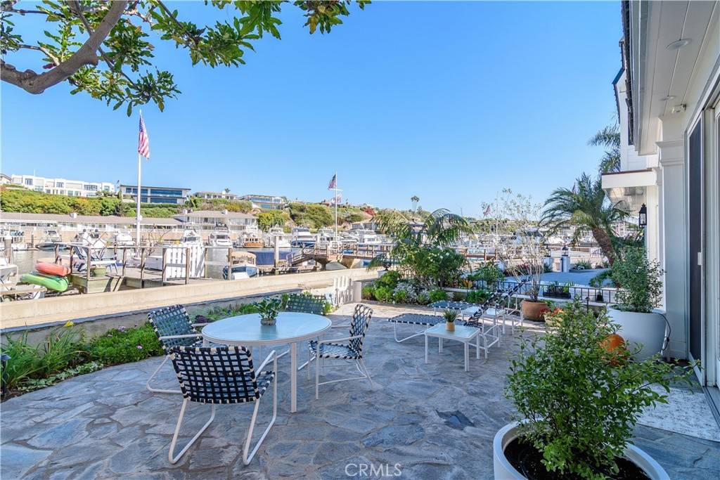 Newport Beach, CA 92662,331 E Bay Front