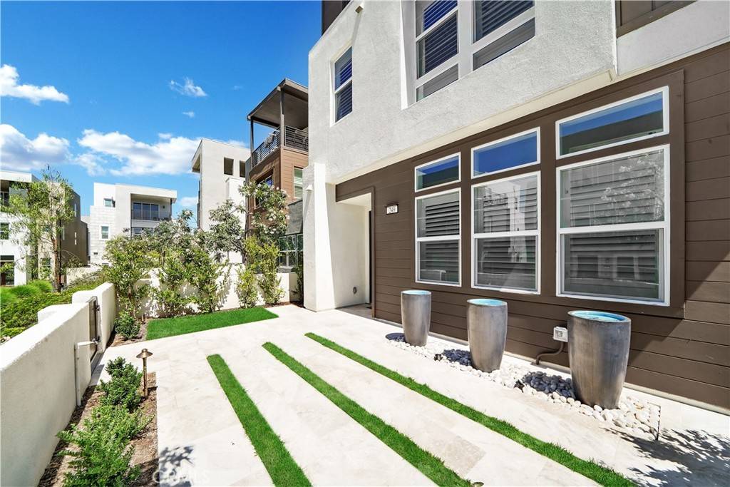 Irvine, CA 92618,249 Chorus