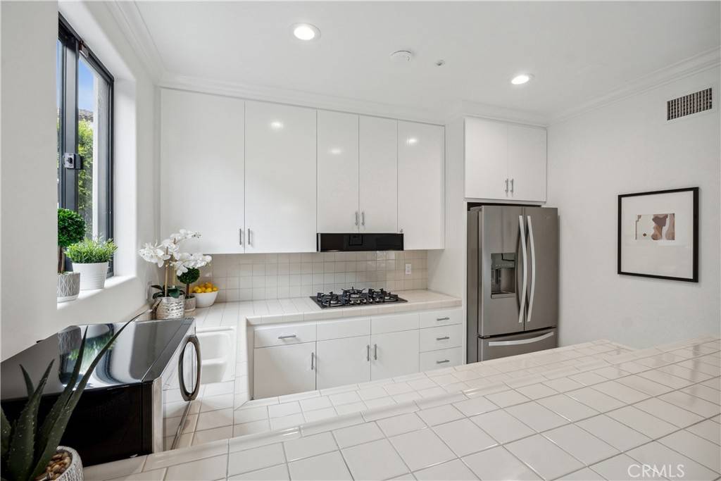 Corona Del Mar, CA 92625,215 Poppy AVE #B