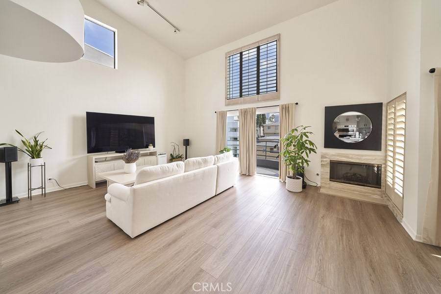 Los Angeles, CA 90024,1617 S Beverly Glen BLVD #303