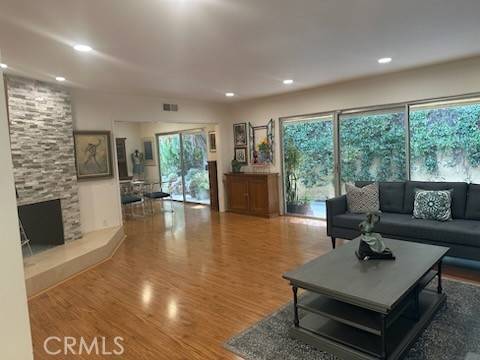 Los Angeles, CA 90077,1109 Chantilly RD
