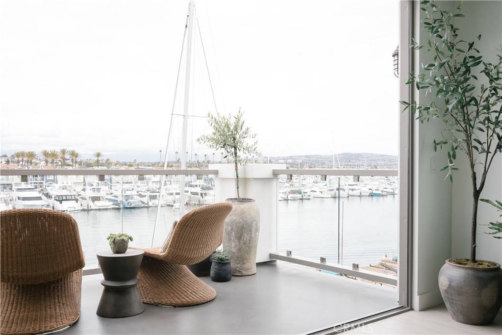Newport Beach, CA 92663,2230 Newport BLVD #301