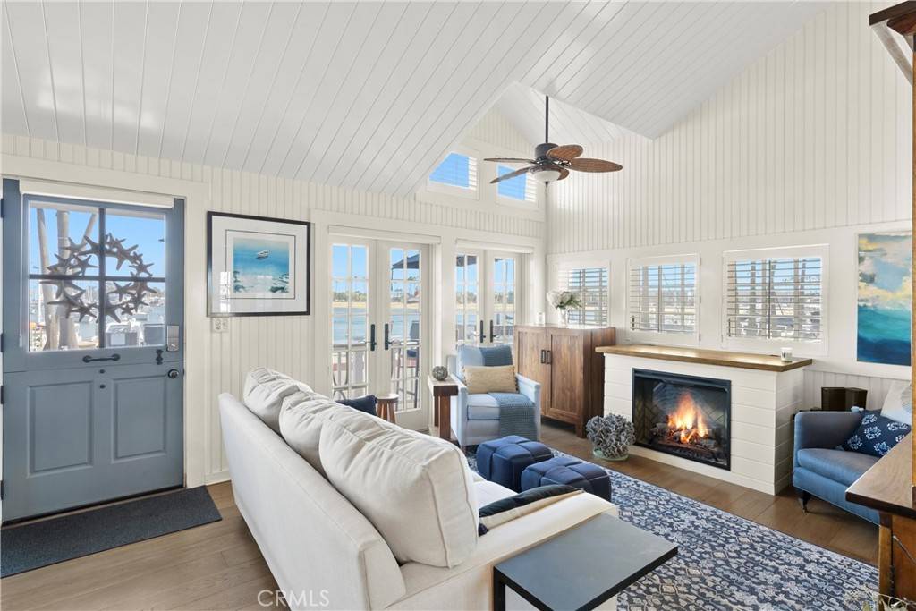 Newport Beach, CA 92663,60 Beach DR