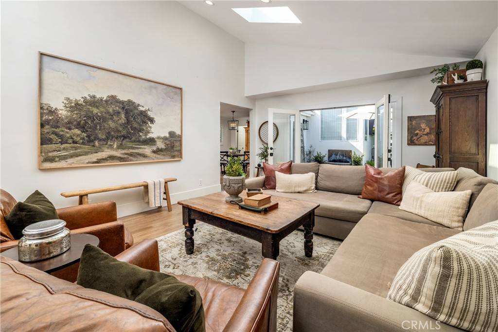 Costa Mesa, CA 92627,390 Esther ST
