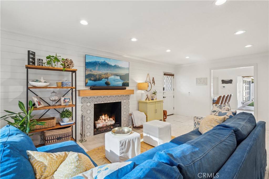 Costa Mesa, CA 92627,404 E 16th ST