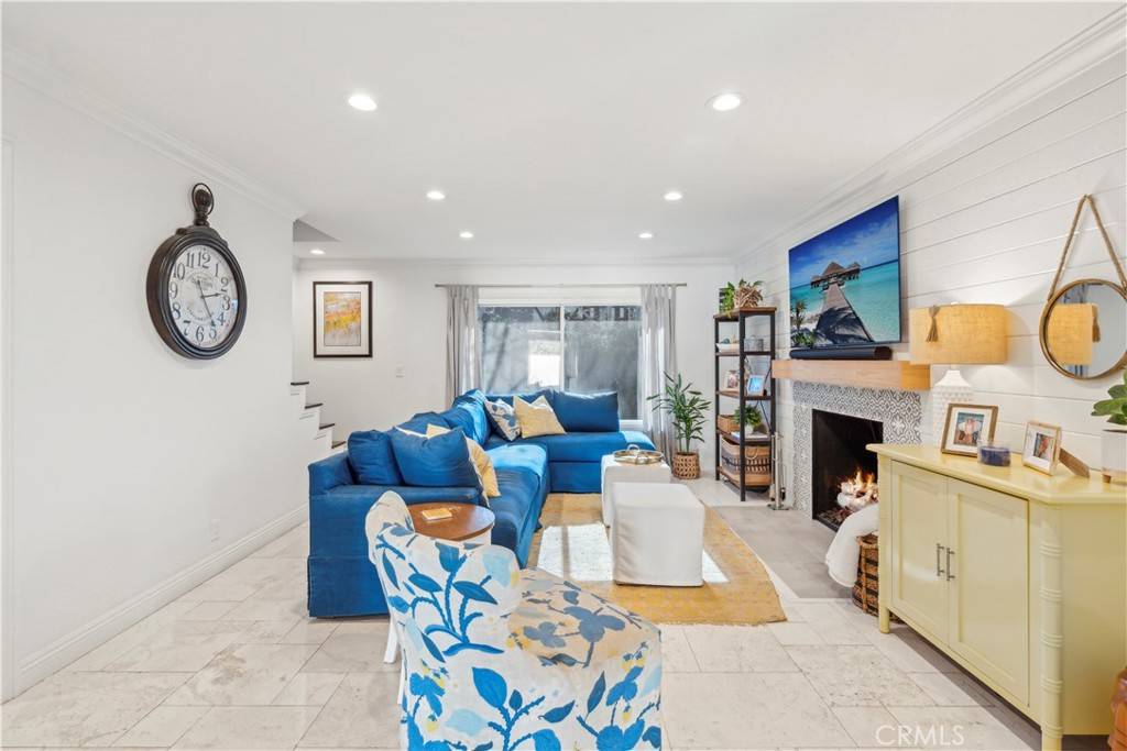 Costa Mesa, CA 92627,404 E 16th ST