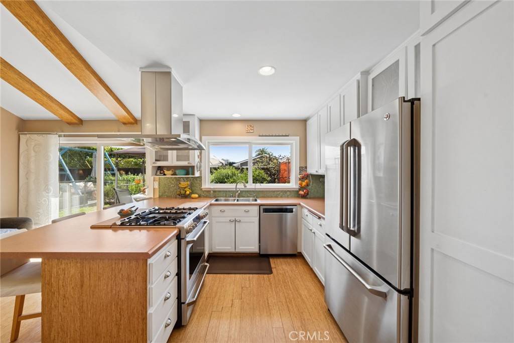 405 E 19th ST Costa Mesa, CA 92627