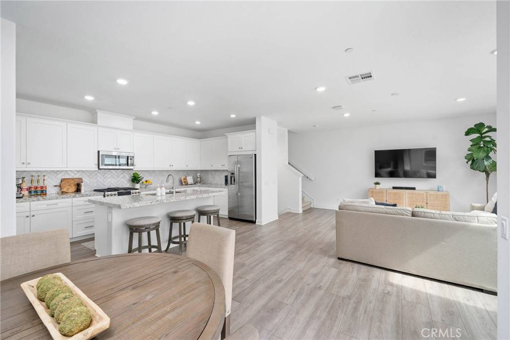 Lake Forest, CA 92630,225 Carmona